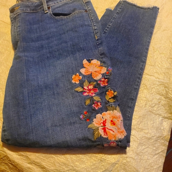 Skinny Jean - Picture 2 of 3